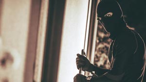 معلومات مثيرة لا تخلو من الطرافة عن اغبى 10 لصوص في العالم