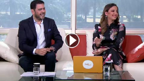 فيديو طريف: مذيعة  في موجة ضحك هستيرية على حطأ زميلها المذيع