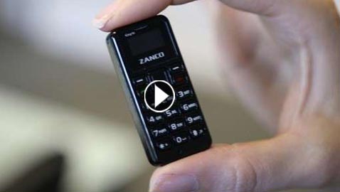 بالفيديو.. شاهدوا أصغر هاتف في العالم: أصغر من الاصبع!