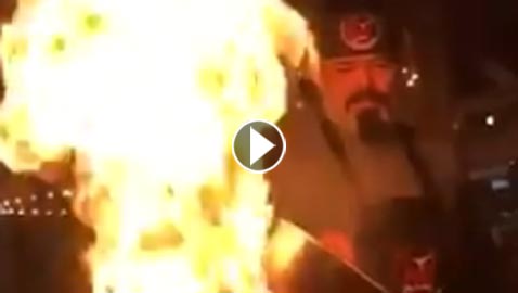 بالفيديو.. يقلد الطباخ التركي الشهير ويتسبب بإشعال النار في المطعم