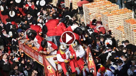 بالفيديو: مهرجان حرب البرتقال في ايطاليا..