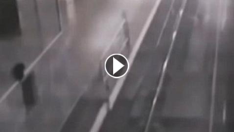  قطار (شبح) يقف في المحطة ويرعب الجميع حتى رجال الأمن!  