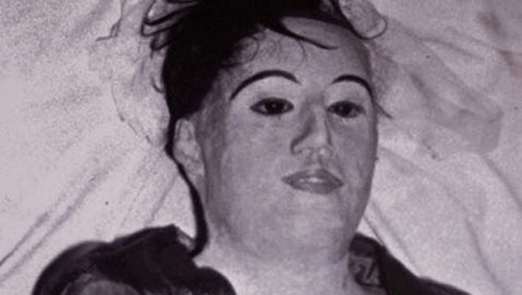 أتعس علاقة غرامية.. طبيب يعيش مع جثة عشيقته  7 سنوات 