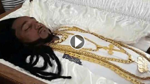 مجوهرات  وتابوتٍ ذهبيٍ  في جنازة باهظة التكاليف لمليونير شاب 