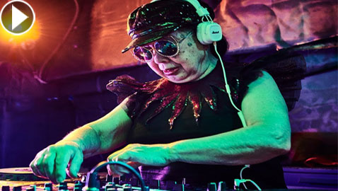 بالفيديو والصور: يابانية عمرها 83 عاما تعمل DJ ودخلت موسوعة (غينيس) 