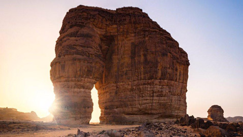 أغرب الصخور الهائلة: صخرة الفيل العملاقة في السعودية تشكلت من الصخور الرملية