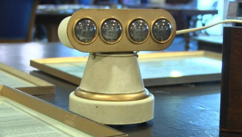 هكذا خسر بروملي مخترع أول ساعة رقمية الملايين..