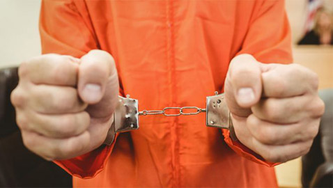 قوانين غريبة وغير مألوفة قد تؤدي بدخول السياح إلى السجن..!