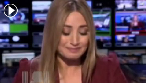 بالفيديو.. مذيعة تنفجر ضاحكة على الهواء.. والسبب؟!!