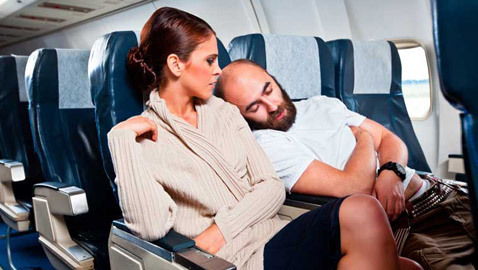 9 أشياء إن فعلتها سيتم طردك من الطائرة...