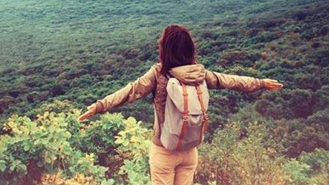 حادثة عجيبة: فتاة مفقودة تبحث مع فوج سياحي عن نفسها!