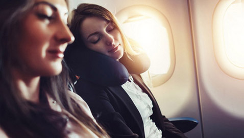 8 نصائح لنوم مريح على الطائرة