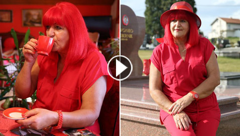 تعرفوا إلى المرأة الحمراء.. تعشق اللون الأحمر وتعيش به منذ 50 عاما!