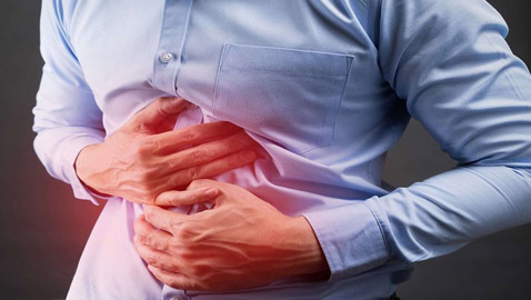 تعرفوا إلى أعراض وأسباب قرحة المعدة وعوامل الخطر!